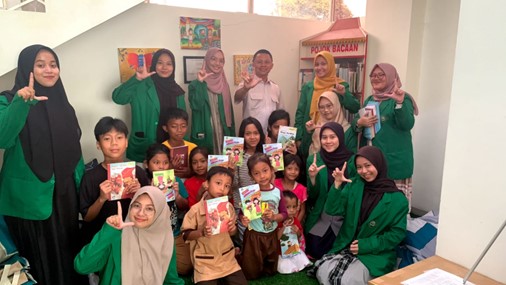 Kelompok 51 KKL IIQ Jakarta giatkan literasi lewat buku bacaan anak